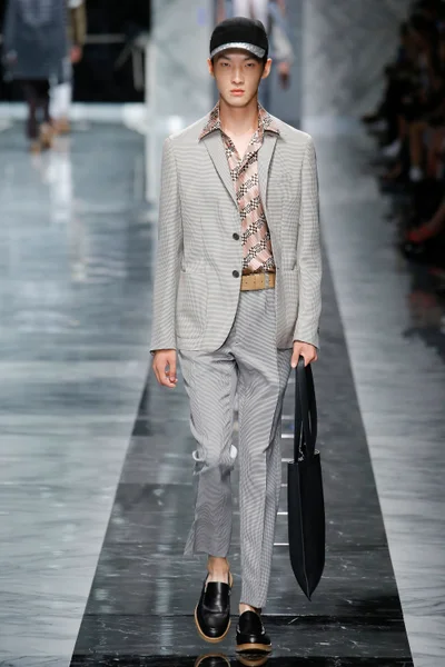 Look 14
